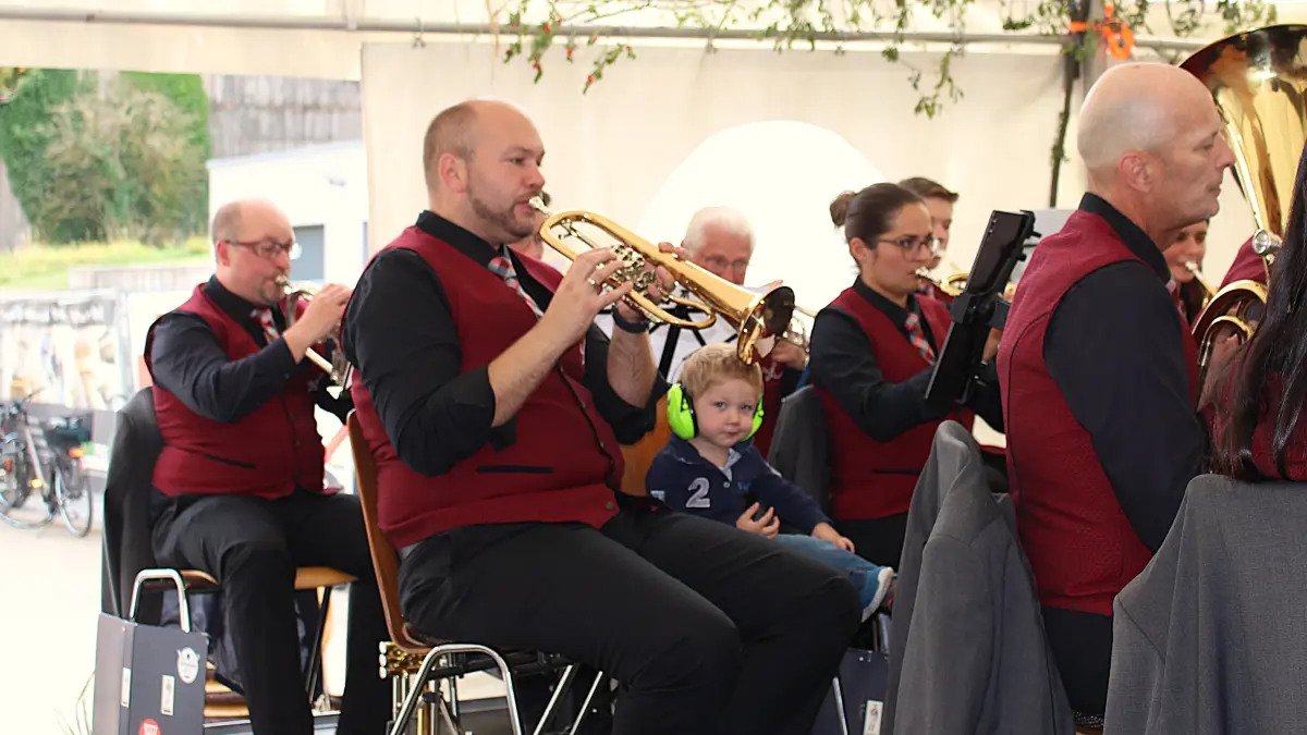 Beim Backhausfest in Wittershausen beweist sich der Musikverein Lyra einmal mehr als guter Gastgeber.