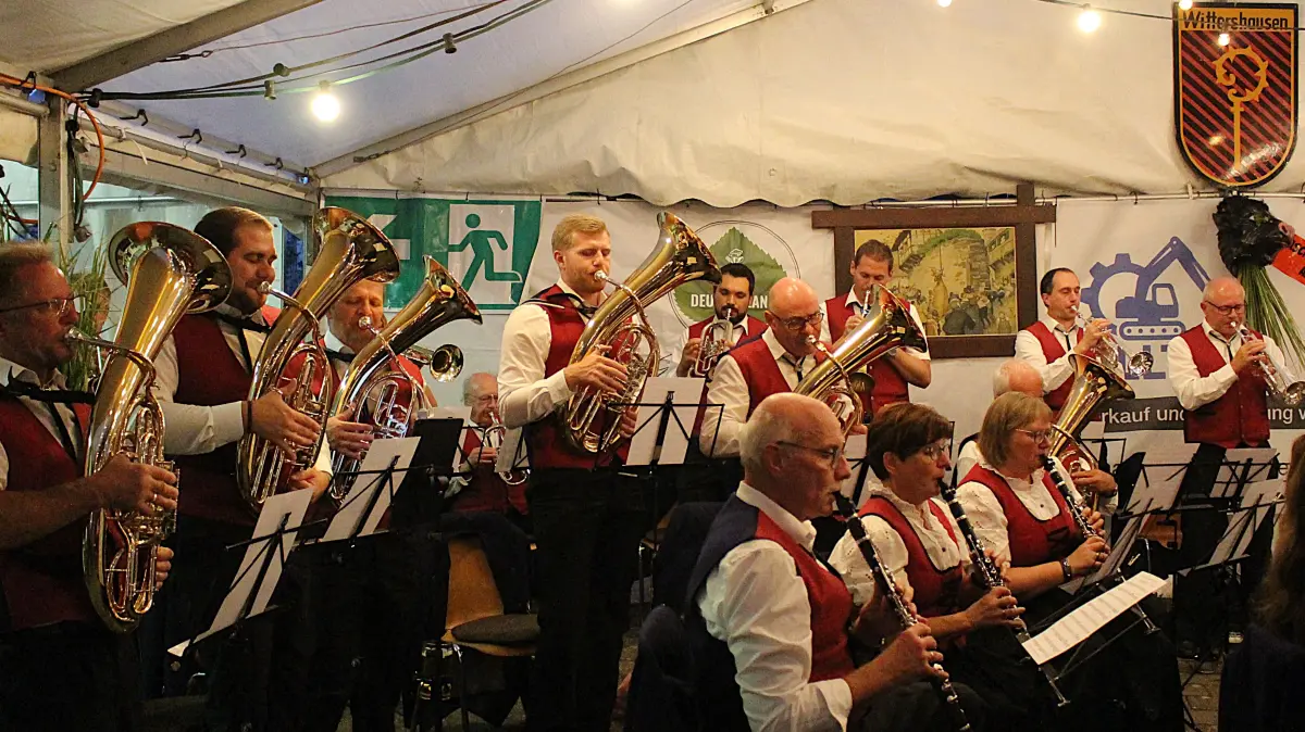 Beim Backhausfest in Wittershausen beweist sich der Musikverein Lyra einmal mehr als guter Gastgeber.