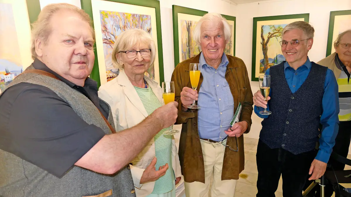 Sie erinnern an den Künstler (von links): Der Vorsitzende des Geschichts- und Heimatvereins Bad Dürrheim, Jürgen Kauth, die ehemalige Wenzel-Schülerin Elfie Bäuerle, Eike Buchmann und Ausstellungsleiter Stefan Baur während der Vernissage zur Josef Wenzel Ausstellung.