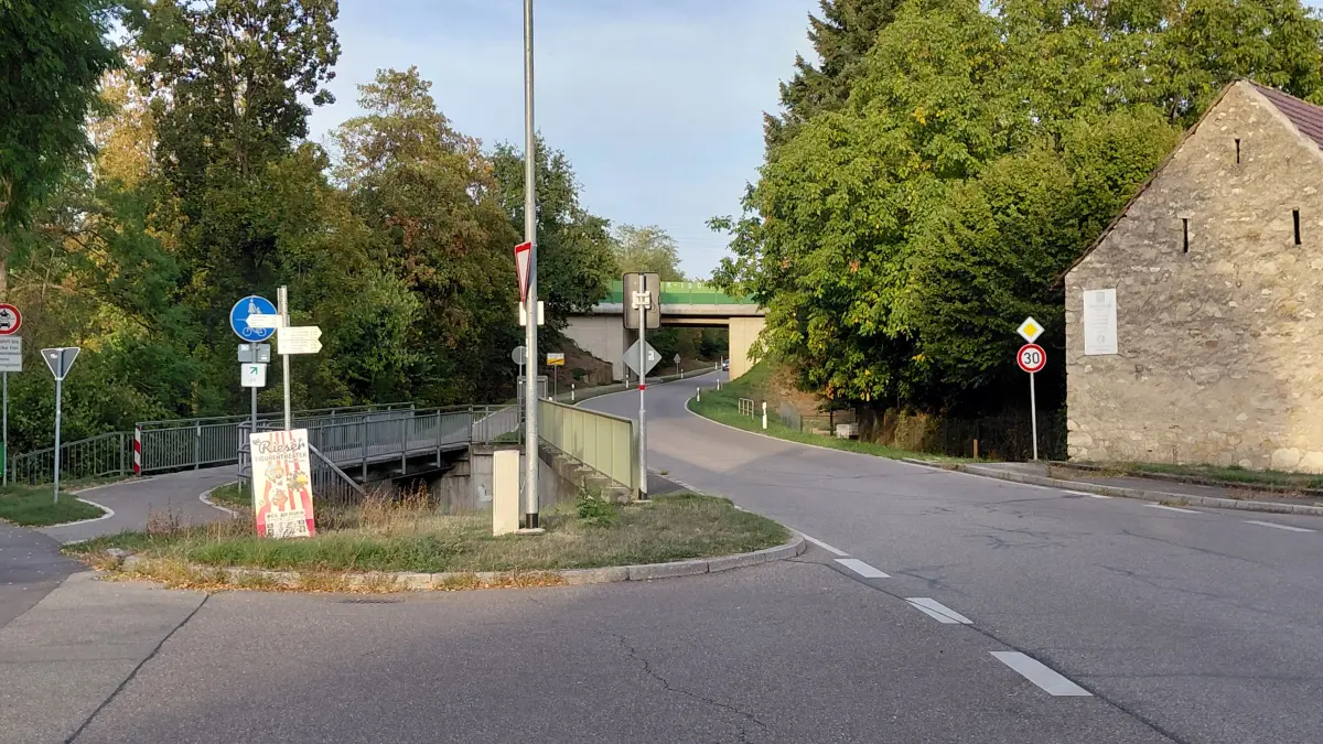 Die Kreuzung Neusetze-Friedrich-Rottra-Straße hat so ihre Tücken, denn es kommen dort mehrere Fahrzeugarten zusammen. Kollisionen gibt es dort aber trotz beachtlicher Verkehrszahlen eher selten