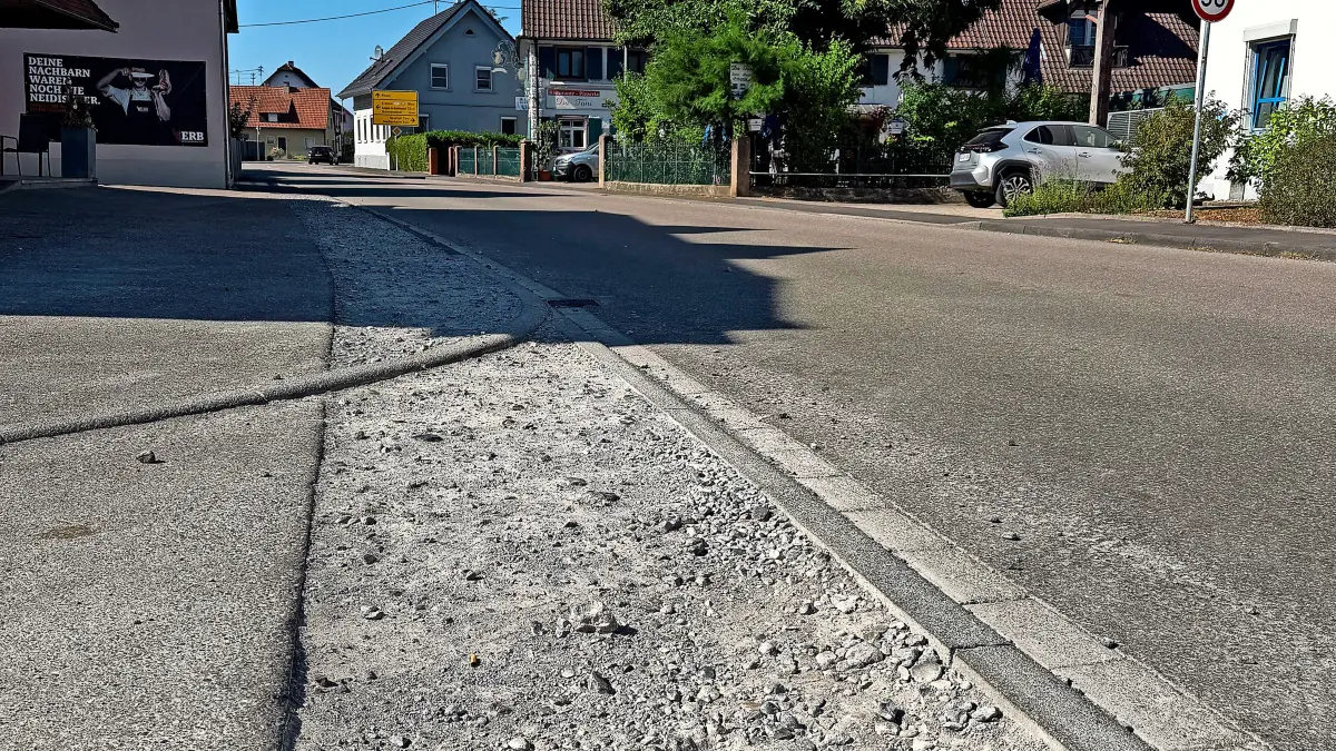 Unter anderem der Gehweg in der Schwarzwaldstraße in Ottenheim ist seit Monaten nicht wiederhergestellt.