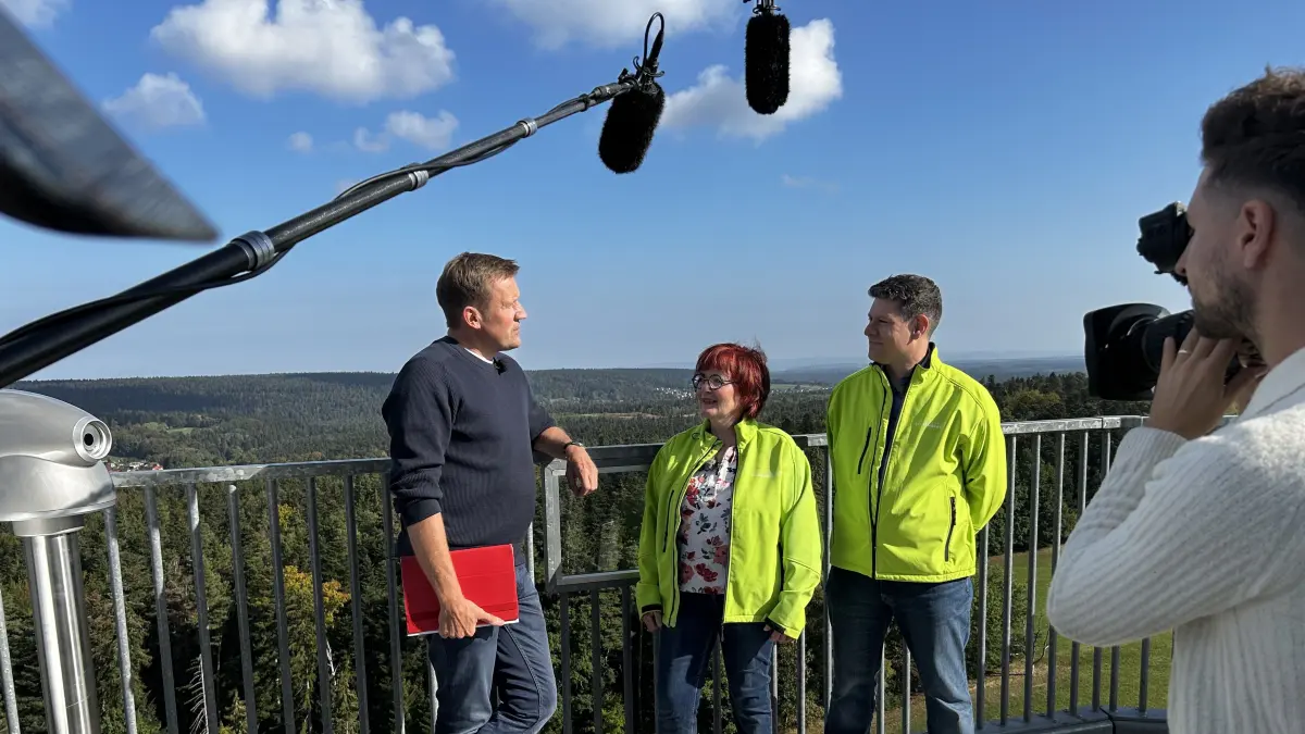 Interview und Beginn der Aufzeichnung auf dem Aussichtsturm Himmelsglück.