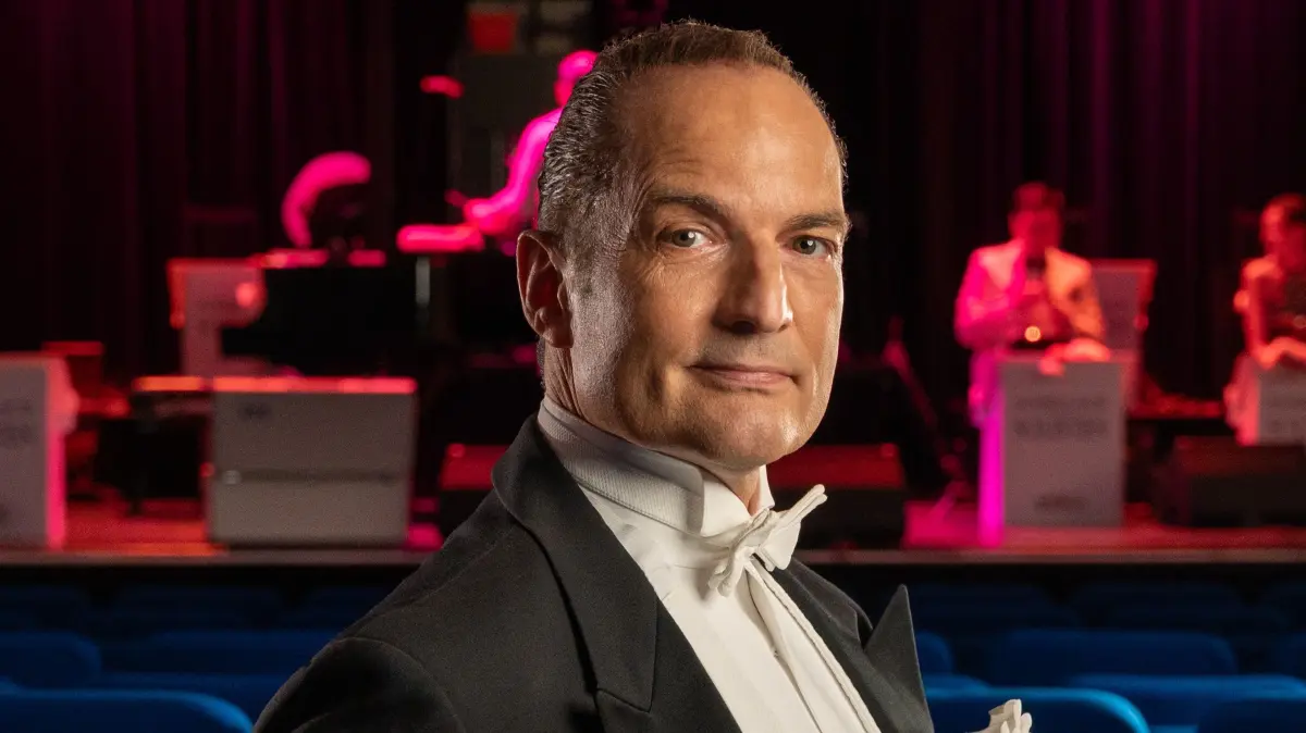 Denis Wittberg kommt mit seinem Programm „In der Bar zum Krokodil“ in die 3-Länder-Stadt.