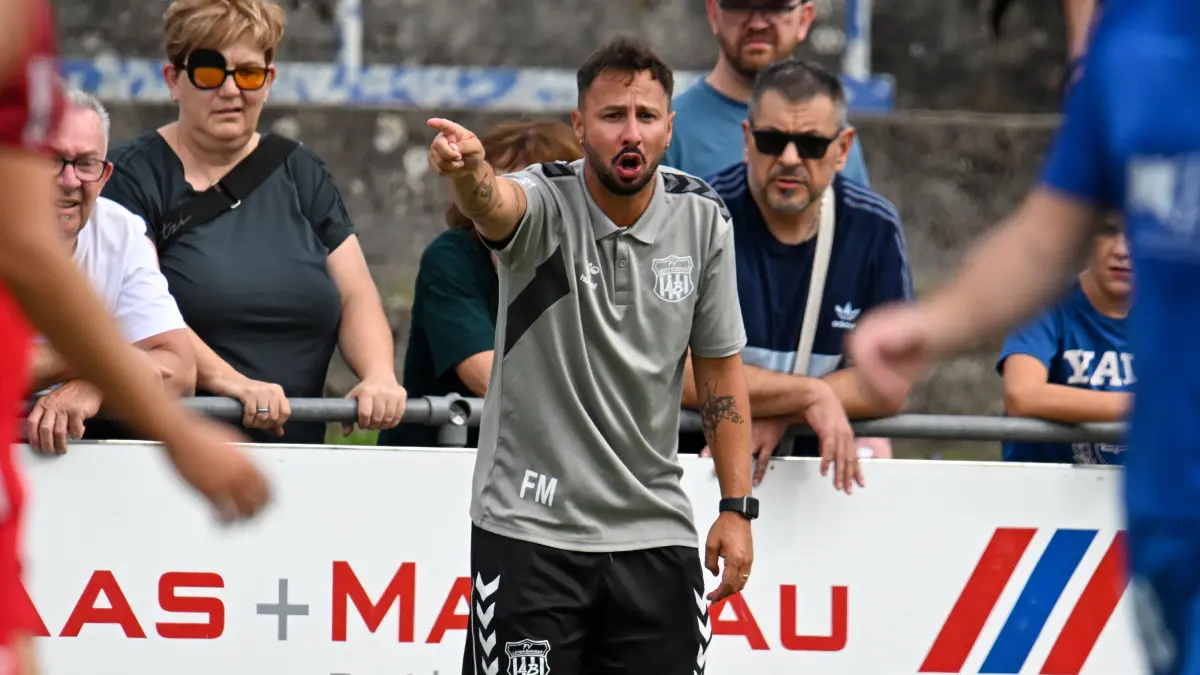 Fabio Muto steht seit Beginn der Spielzeit 2026/27 beim FVLB an der Seitenlinie.