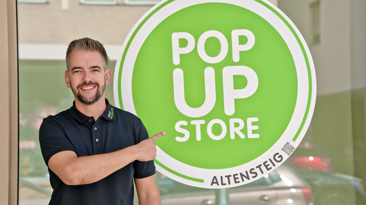 Altensteigs Bürgermeister Oliver Valha freut sich auf die Einführung des neuen Pop-up-Store-Konzepts in seiner Stadt.