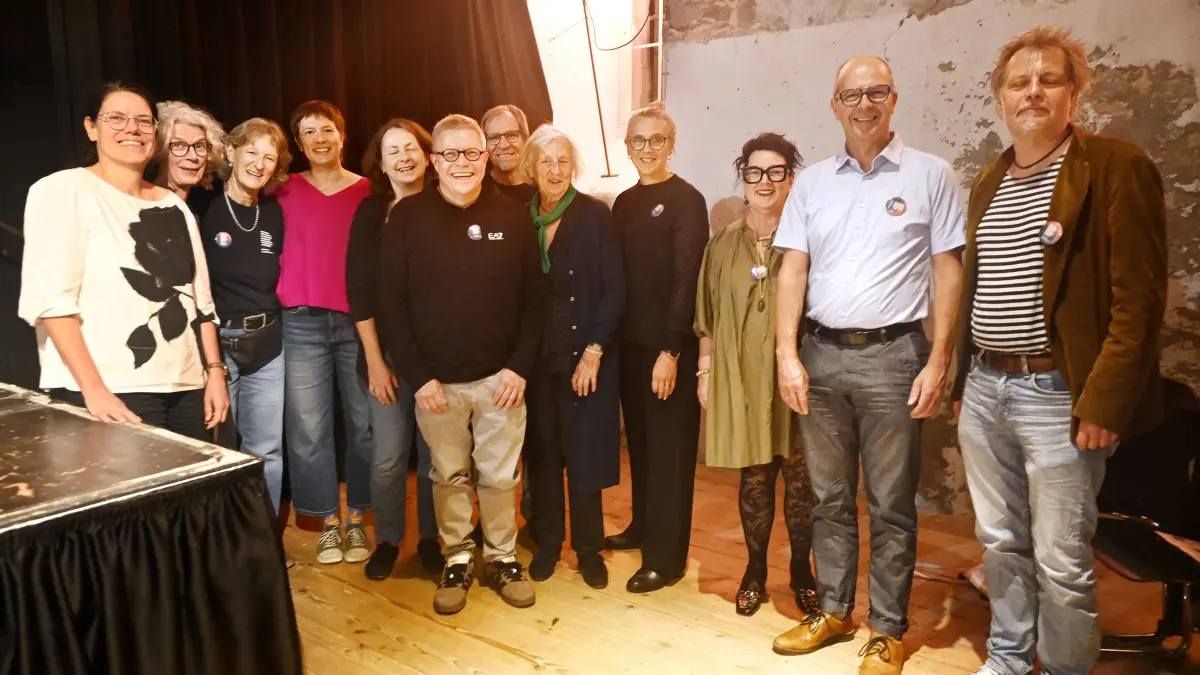 Die Deutsch-Schweizer Literaturtage von 18. bis 20.09.2026 sind eine lebendige Begegnung mit zeitgenössischer Gegenwartsliteratur. Abwechselnd im Salzhaus und im Stadtmuseum lesen Urs Augstburger, Silvio Blatter, Jehona Kicaj, Sarah Elena Müller, Béla Rothenbühler, Mascha Unterlehberg, Julia Weber und Levin Westermann. Am Sonntag gibt es eine Pingpong-Lesung mit Teilnehmenden des Schreibkiosk.