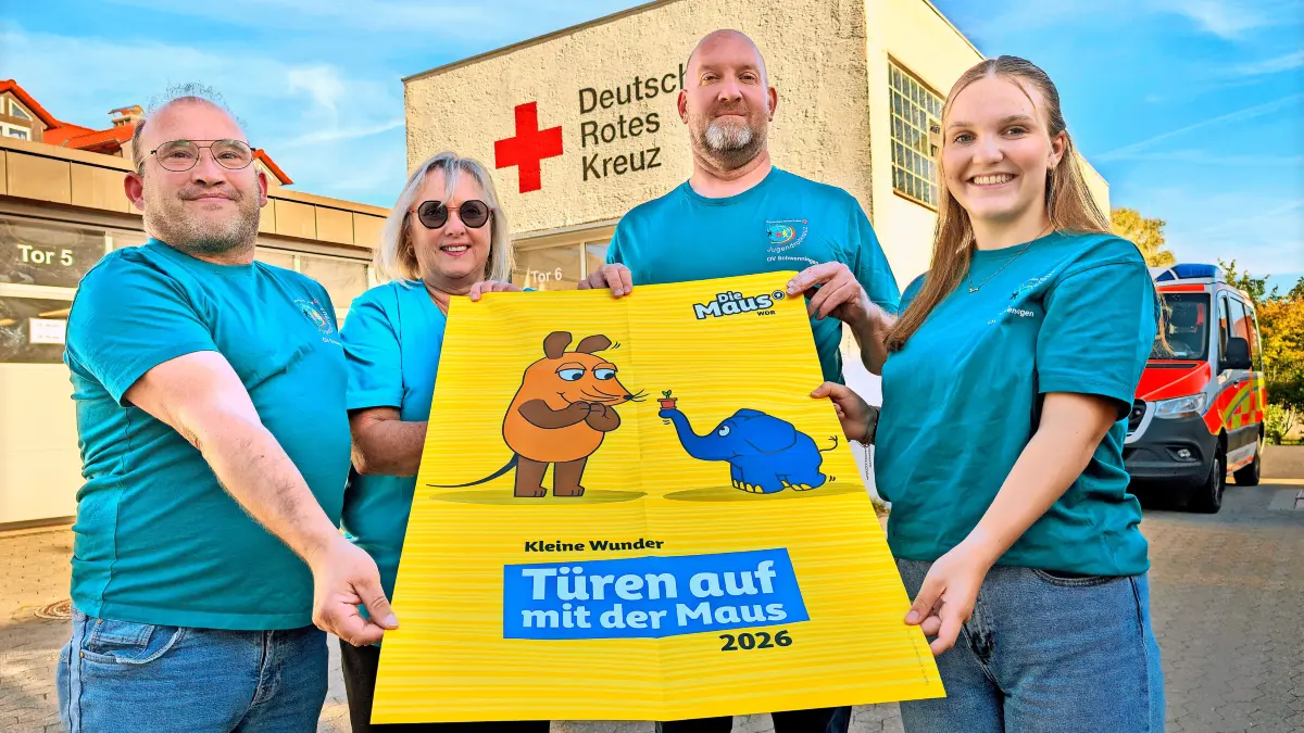 Das Organisationsteam vom Schwenninger Jugendrotkreuz mit Ralf Mengel-Glatz (von links), Sabine Rebentisch, Carsten Schätzle und Anna Prennig freut sich auf den Aktionstag „Türen auf mit der Maus“, der am 3. Oktober an der Alleenstraße 3 in Schwenningen stattfinden wird.