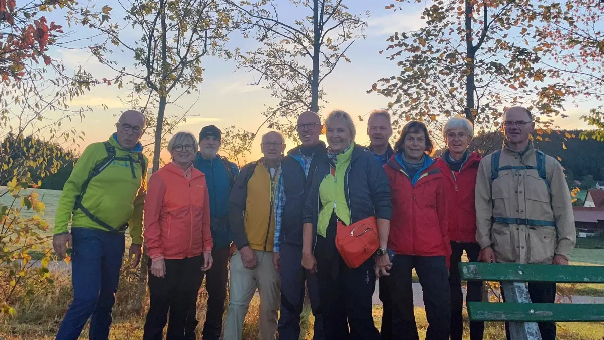 Gruppe vor dem grandiosen Sonnenaufgang