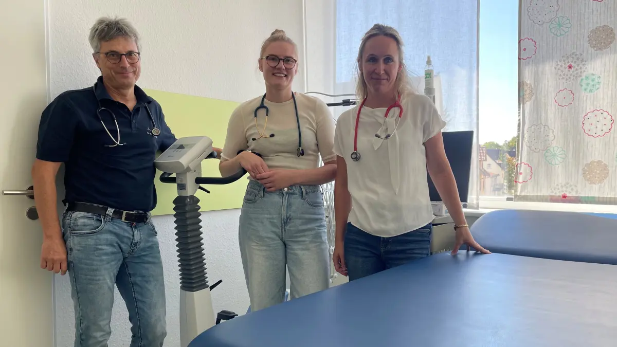 Kinderarzt Dr. Michael Eberhard, Kinderärztin Constanze Schröck und Weiterbildungdassistentin Annika Vreden.