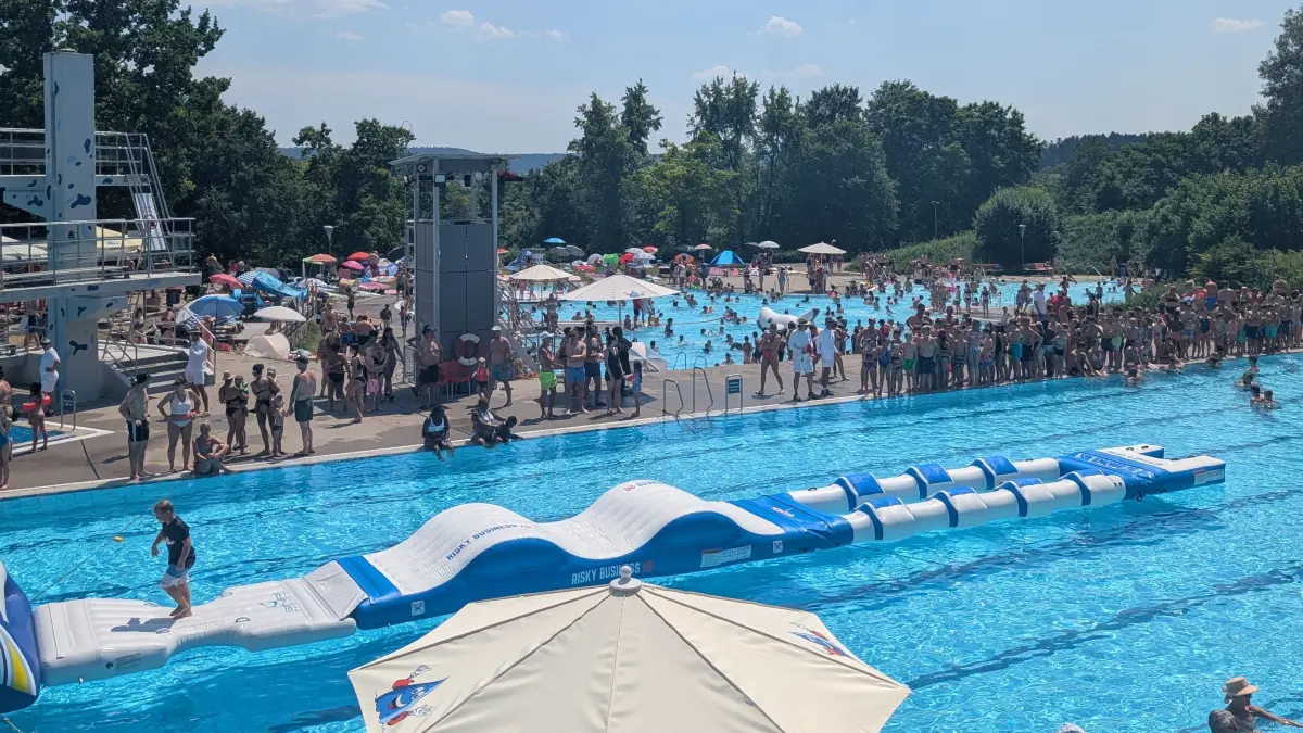 Die Kindernachmittage im Rottweiler Freibad erweisen sich als Besuchermagnete.