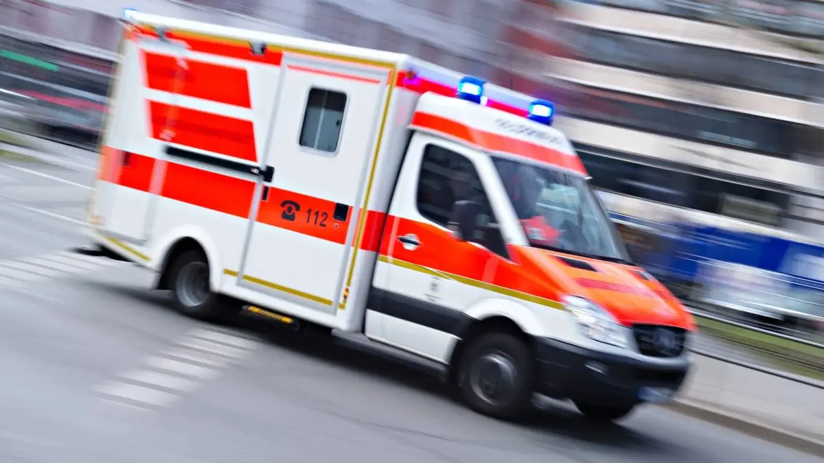 Ein Krankenwagen brachte den Jungen in die Klinik.