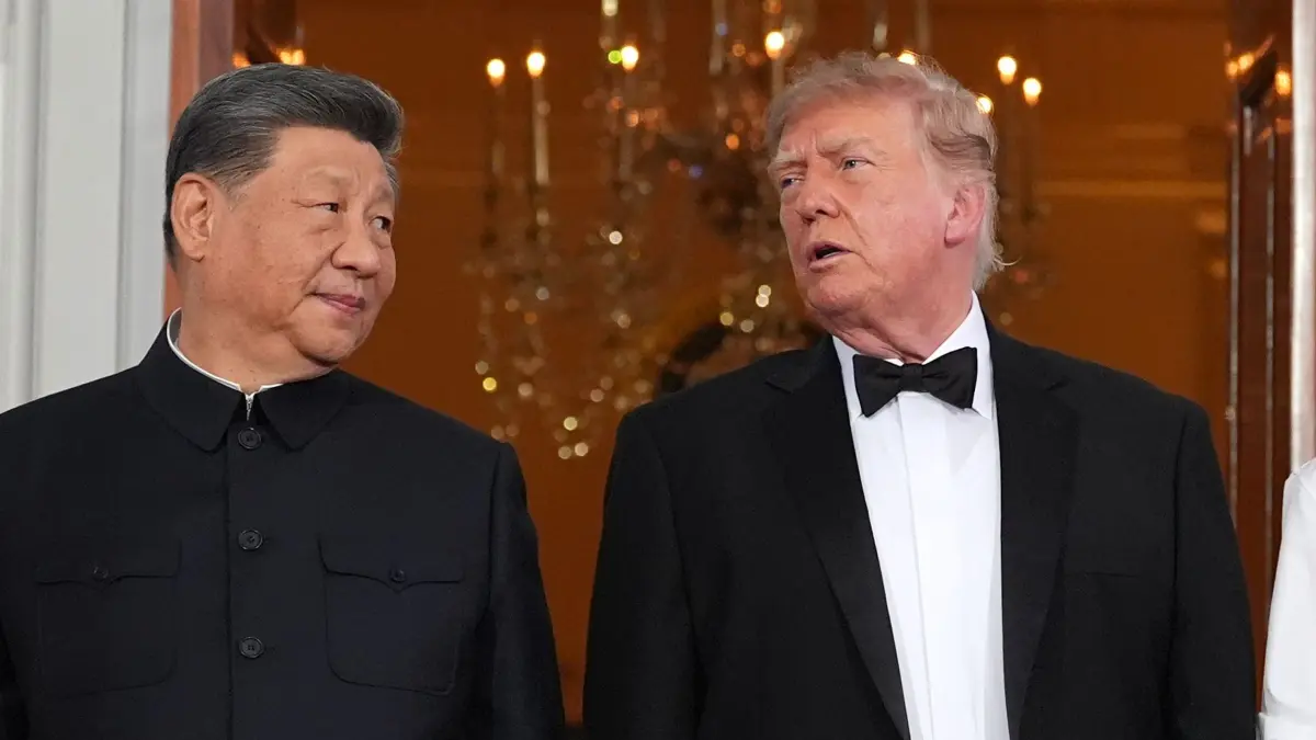 Chinas Präsident Xi in den USA: 24.09.2026, USA, Washington: US-Präsident Donald Trump unterhält sich vor einem Staatsbankett auf der Nordveranda des Weißen Hauses mit Chinas Präsident Xi Jinping. Foto: Alex Brandon/AP/dpa +++ dpa-Bildfunk +++