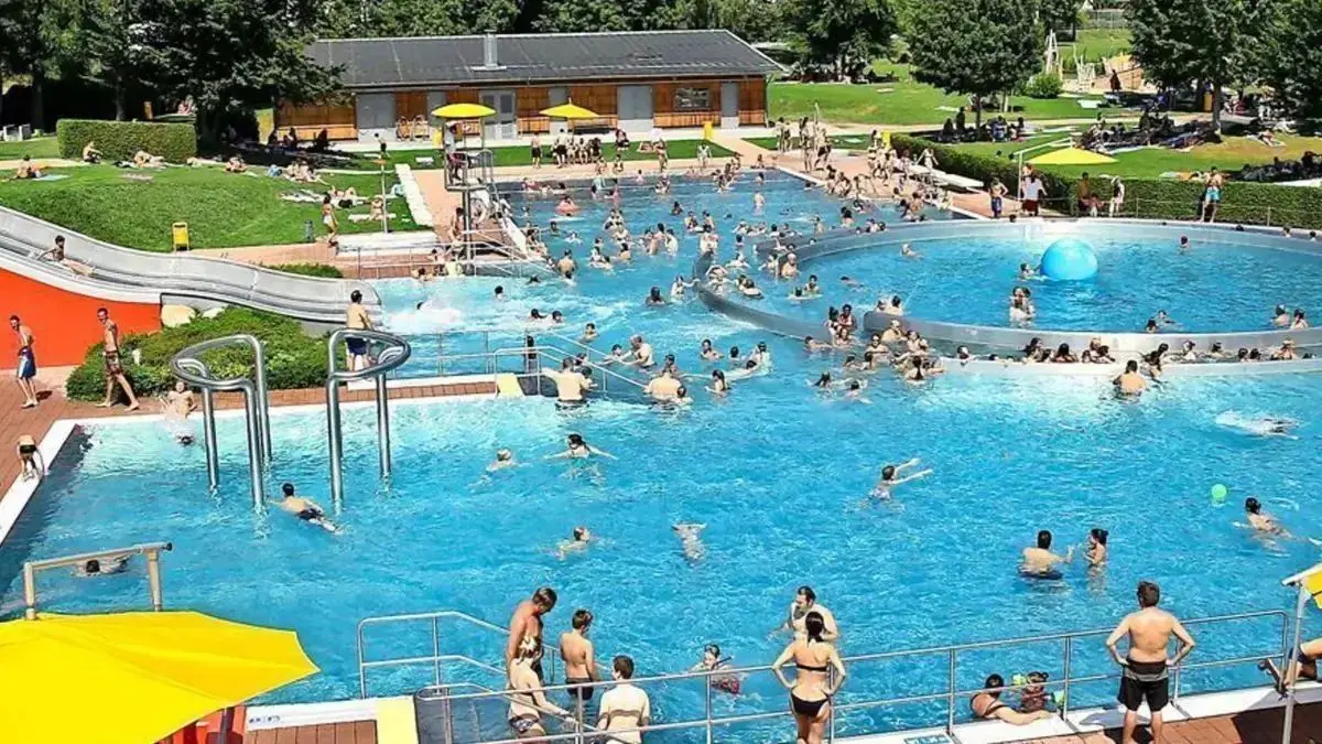 Das Parkschwimmbad ist bei den Besuchern beliebt.