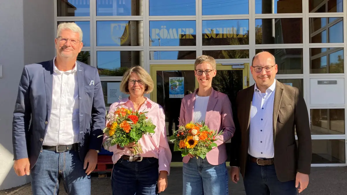 Oberbürgermeister Christian Ruf (rechts) und Fachbereichsleiter Bernd Pfaff wünschen der neuen Schulleitung Bärbel Roscic (2. v.l.) und Julia Heß alles Gute für den Start.