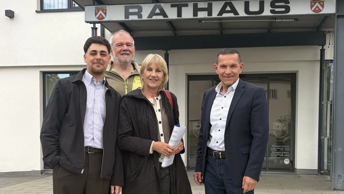 SJR-Vorsitzender Pietro Scalera (von links), die stellvertretende SJR-Vorsitzende Cornelia Ziegler-Wegner (Gemeinderätin und stellvertretende Ortsvorsteherin in Ergenzingen), der stellvertretende SJR-Vorsitzende Joachim Herbst (Gemeinderat und ehrenamtlicher OB-Stellvertreter) sowie Neustettens Bürgermeister Gunter Schmid freuen sich auf die Zusammenarbeit.