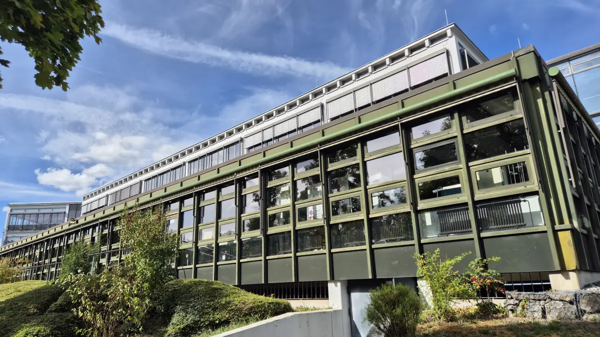 Das Berufsschulzentrum bleibt wegen der Asbest-Belastung weiter geschlossen.