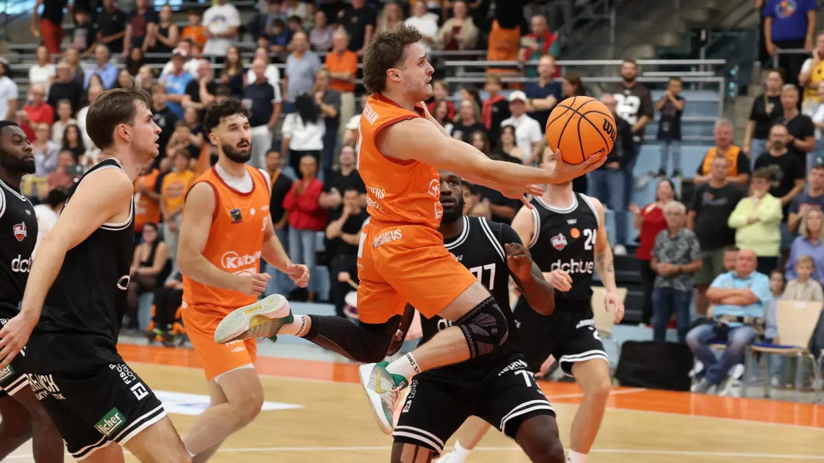 Paul Isbetcherian und die Black Forest Panthers besiegten Lich zum Saisonauftakt mit 70:65.