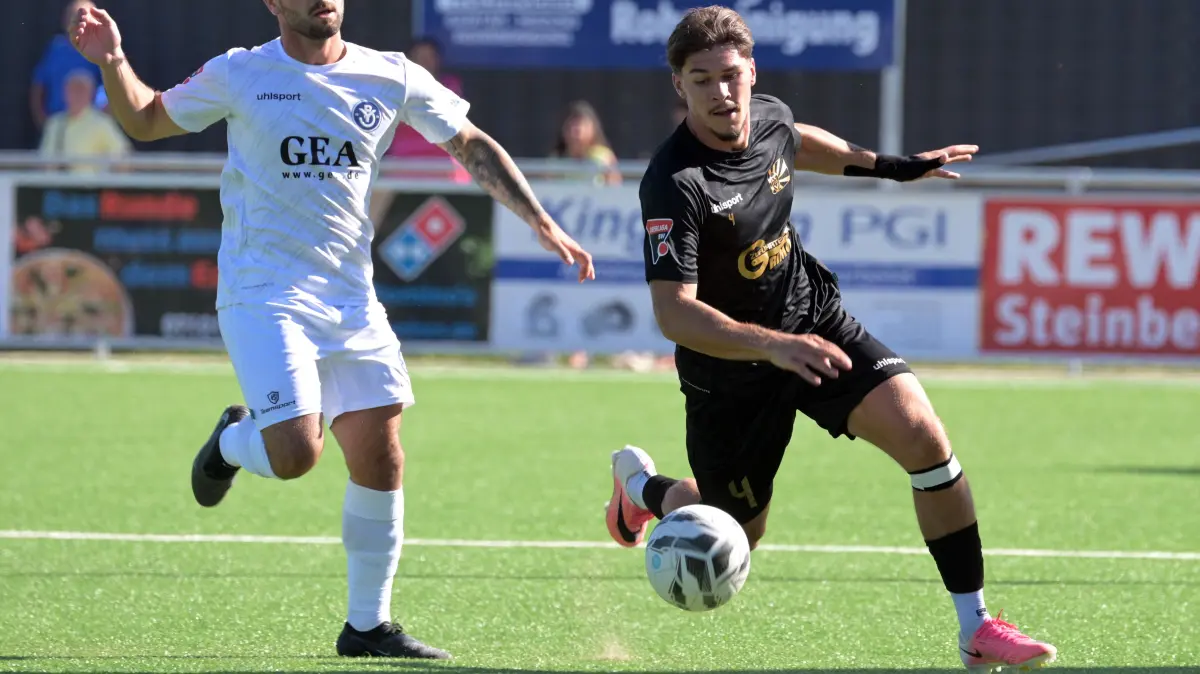 Enrico Krieger (rechts) und der FC 08 Villingen holte einen Punkt beim Aufsteiger in Reutlingen.