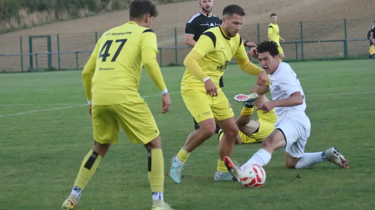 Weiter auf den ersten Dreier der Saison warten muss der VfR Sulz nach der 0:2-Niederlage beim SV Zimmern, der seinen dritten Heimsieg in Folge landete.