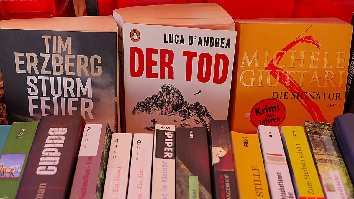 ⭐ Bücher, Kultur, kulinarische Angebote und viele Begegnungen: Der Horber Büchermarkt ist längst mehr als eine Fundgrube für Leseratten und wird zum gesellschaftlichen Treffpunkt auf dem Flößerwasen.