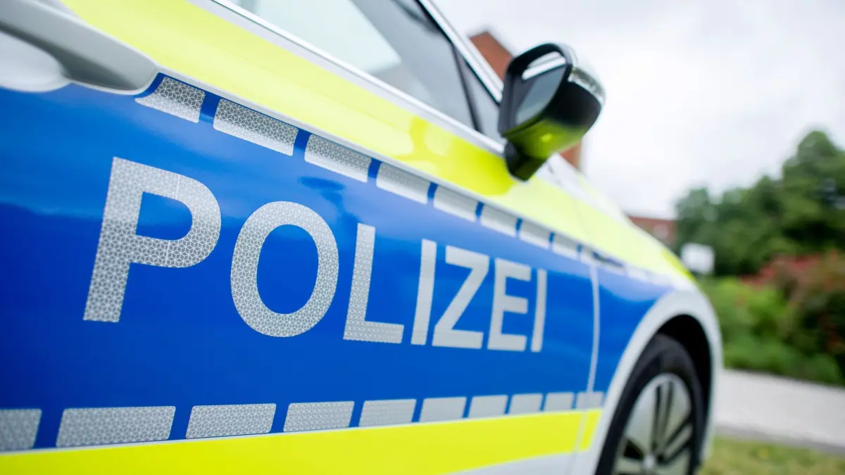 Polizei: Ein Einsatzfahrzeug der Polizei. (zu dpa: «Unfall entlarvt gesuchten Raser»)