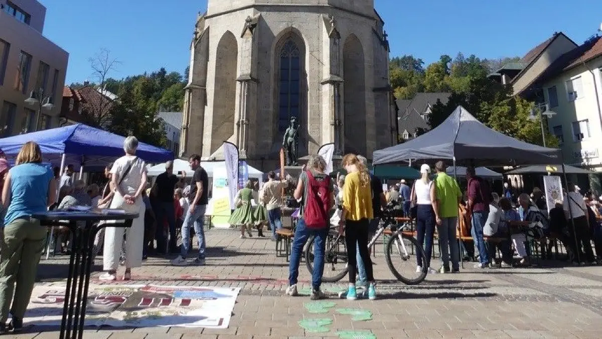 Auf dem Marktplatz fand die Auftaktveranstaltung zur Interkulturellen Woche statt.