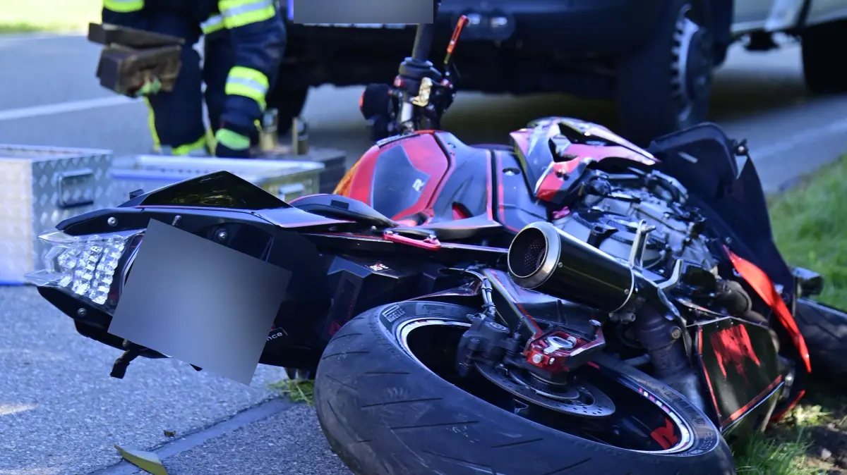 Motorradfahrer bei Unfall auf B 500 schwer verletzt