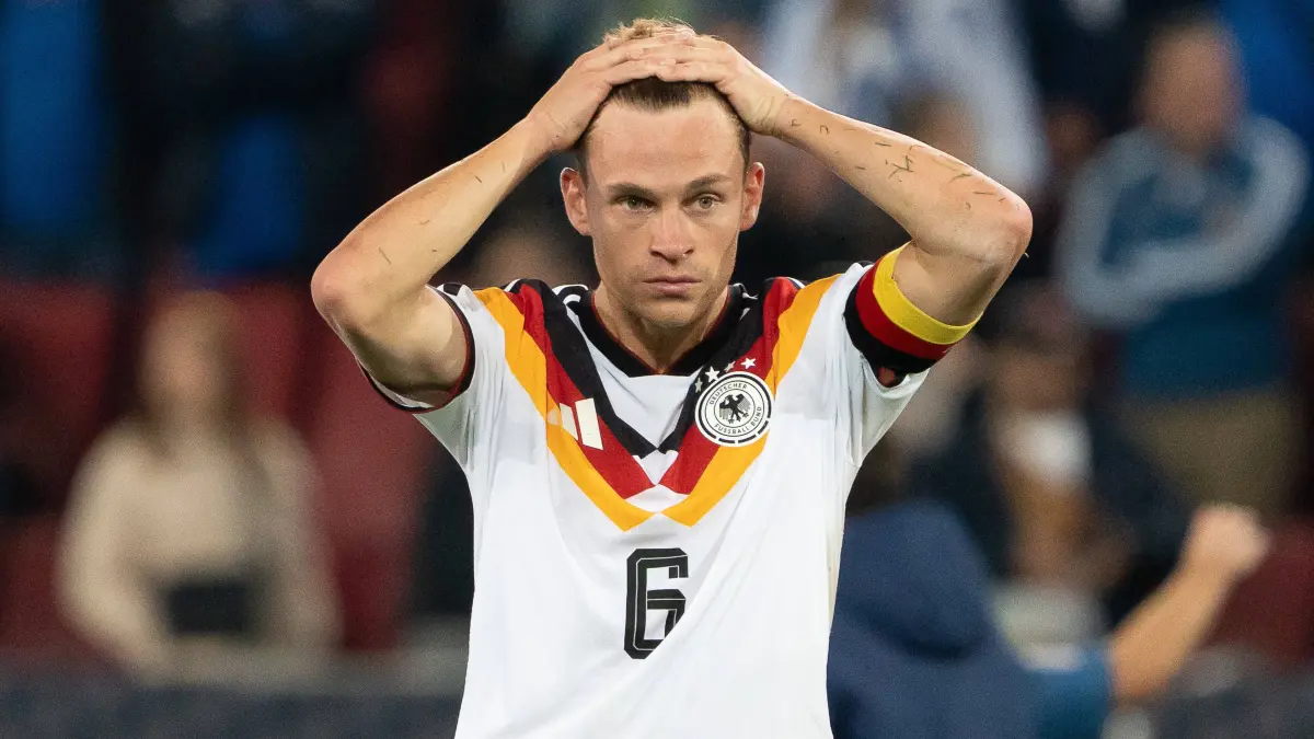 GER, Deutschland vs. Griechenland, Fussball, Herren, UEFA Nations League, Spielzeit 2026/2027, 27.09.26,: enttäuscht, Enttäuschung, frustriert, Frust, verärgert nach der Niederlage Joshua Kimmich Deutschland, 06, GER, Deutschland vs. Griechenland, Fussball, Herren, UEFANations League, Spielzeit 2026/2027, 27.09.26, GER, Deutschland vs. Griechenland, Fussball, Herren, UEFA Nations League, Spielzeit 2026/2027, 27.09.26, Augsbur *** disappointed, disappointment, frustrated, frustration, upset after the loss: Joshua Kimmich, Germany, 06, GER, Germany vs. Greece, soccer, men s, UEFA Nations League, 20262027 season, September 27, 2026, GER, Germany vs. Greece, soccer, mens, UEFA Nations League, 20262027 season, September 27, 2026, Augsburg Copyright: xEibner-Pressefoto/EdwardxCheungx EP_ECG