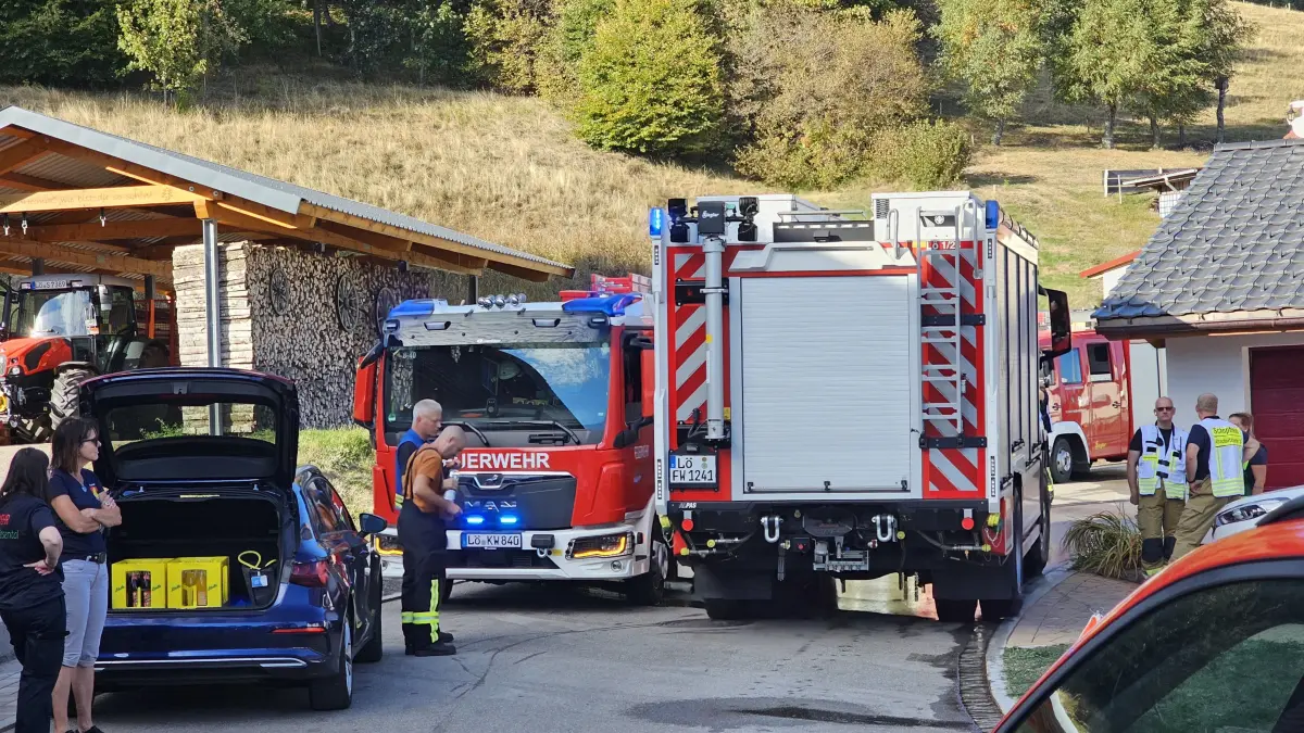 Ein Feuer brach am Rande des Weidefests aus. Die Feuerwehr hatte dieses aber schnell im Griff.