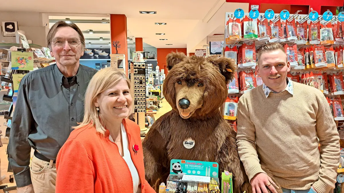 Karin Stocker-Werb (von links), Gerhard und der heutige Geschäftsführer Lukas Werb betreiben Thedy Haushalts- und Spielwaren in Donaueschingen. Bis zum Laden, wie er heute ist, war es ein langer Weg.