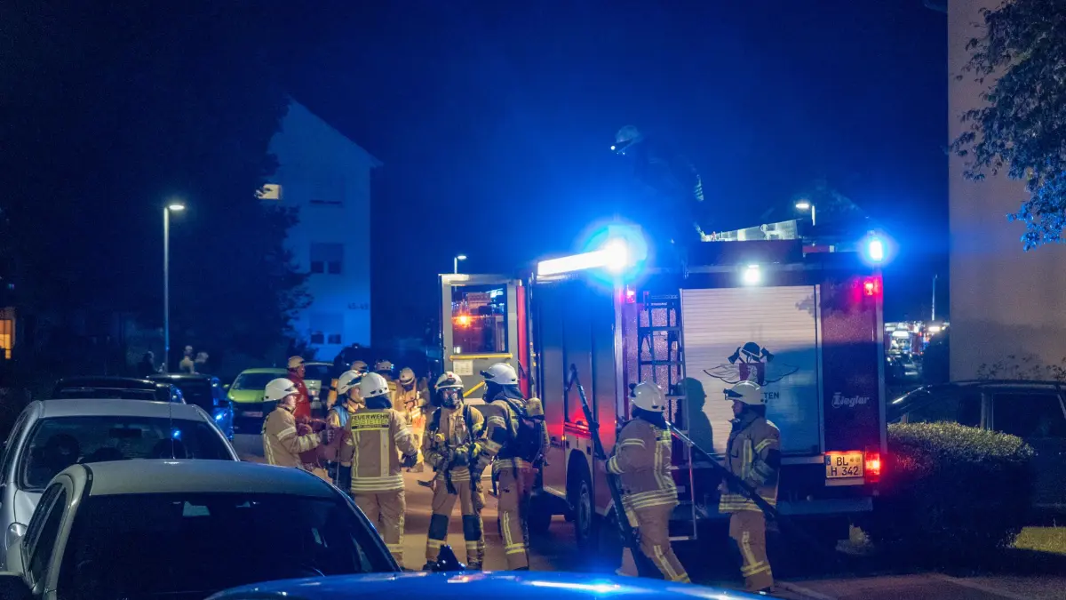 Die Feuerwehr war wegen eines Balkonbrandes in Meßstetten im Großeinsatz.
