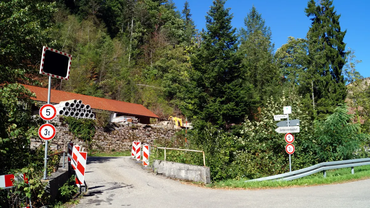 So sieht die alte Bauhofbrücke mit dem aktuell Gewichtslimit aus.
