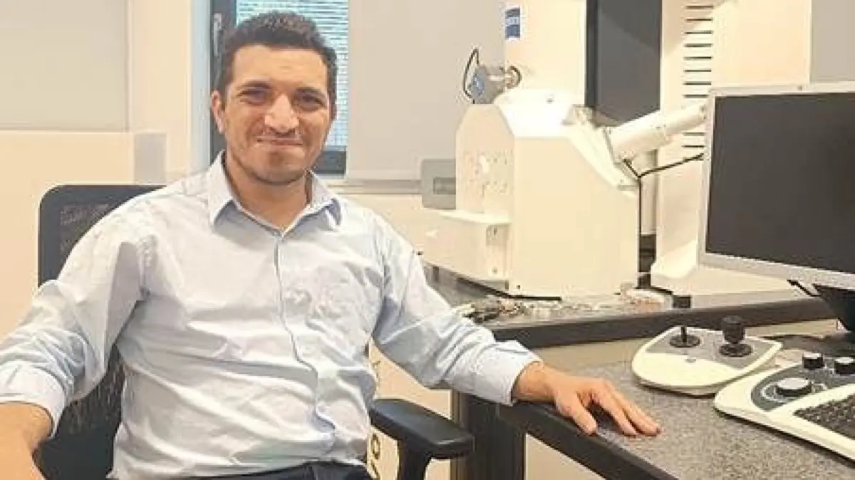 Soheil Pilehvar ist immer auf der Suche nach Herausforderungen. Im Projekt Brust-Gewebemarker hat er ein neues Material aus seinem Fachgebiet Polym