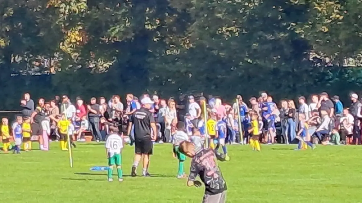 Auf den zehn Spielfeldern wurde gedribbelt, gepasst, geschossen und um jeden Ball gekämpft.