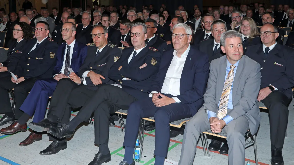 Prominenz aus Politik und Blaulichtfamilie feierte das 75-jährige Bestehen des Kreisfeuerwehrverbandes Calw.