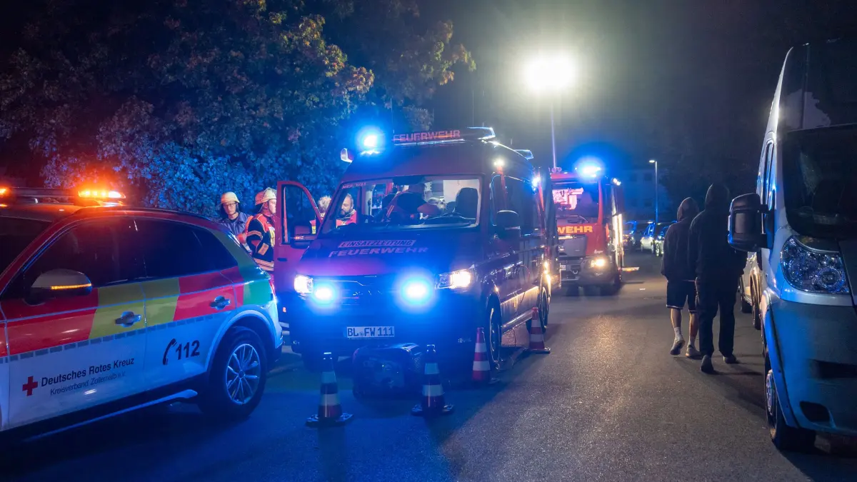Die Feuerwehr war wegen eines Balkonbrandes in Meßstetten im Großeinsatz.