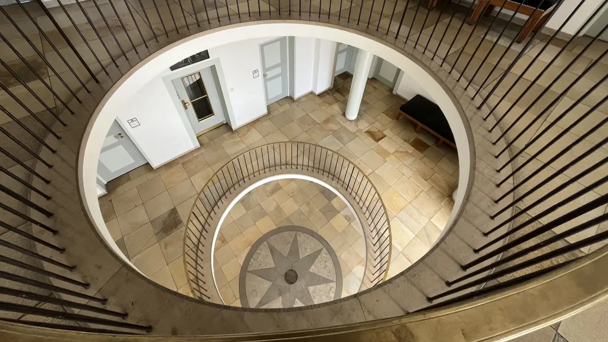 Im denkmalgeschützten Hechinger Rathaus-Treppenhaus wird der Kunstverein wieder seine Jahresausstellung zeigen. Vielleicht sind dort dann schon Spuren eines Neuanfangs zu bemerken.
