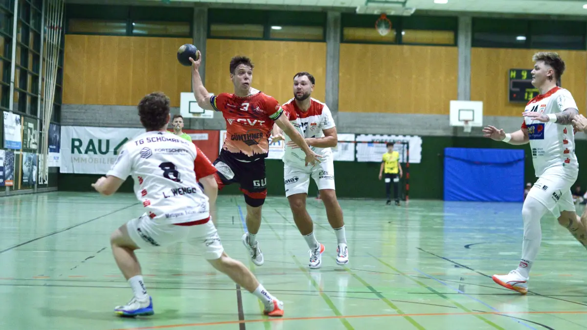 Tim Singer führte die HSG Rottweil mit 13 Toren beim 30:29-Erfolg gegen die TG Schömberg im ersten Heimspiel der neuen Saison zu den ersten Punkten.