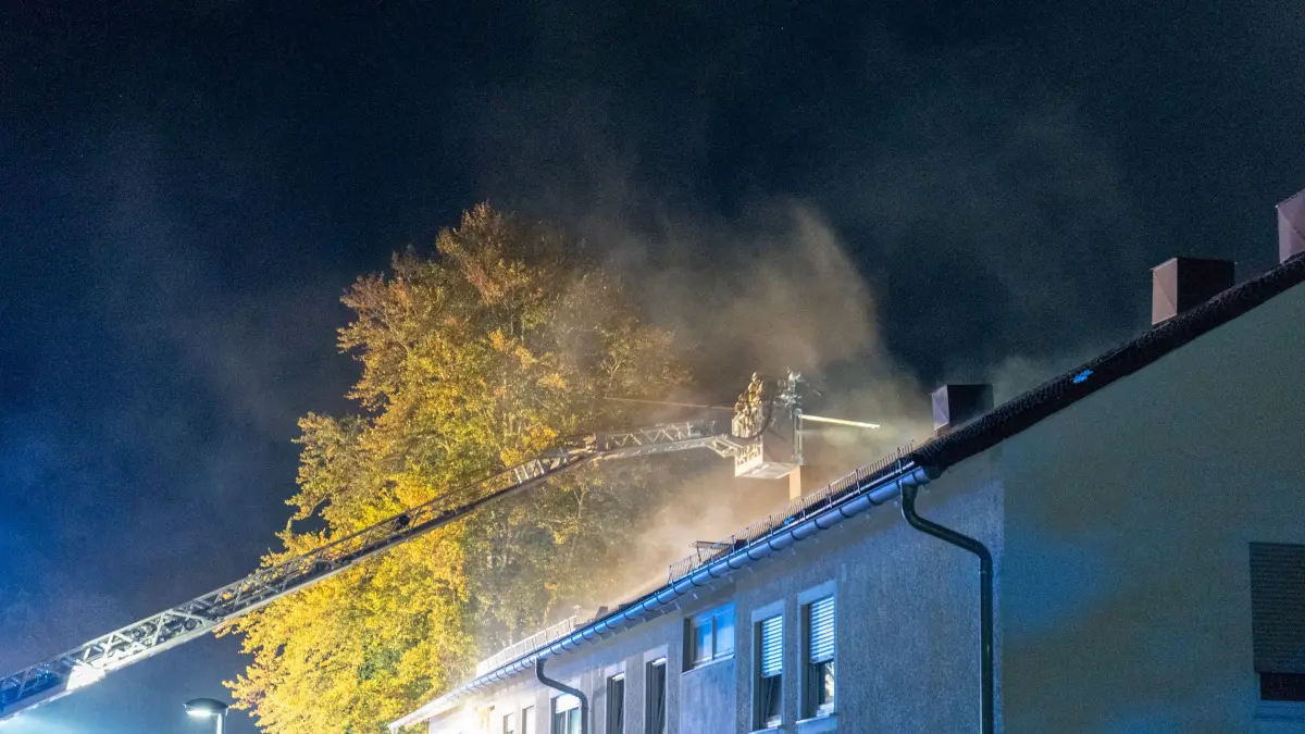 Die Feuerwehr war wegen eines Balkonbrandes in Meßstetten im Großeinsatz.