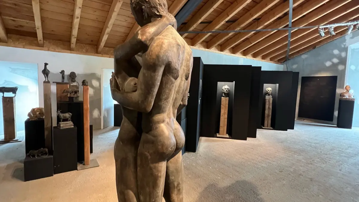 Das Ringwald-Museum in Schonach zeigt auch das Paar auf dem Sockel des sogenannten Liebesbrunnens. Der Schonacher Bildhauer Klaus Ringwald gestaltete ihn aus Bronze und Gusseisen für die Stadt Karlsruhe.