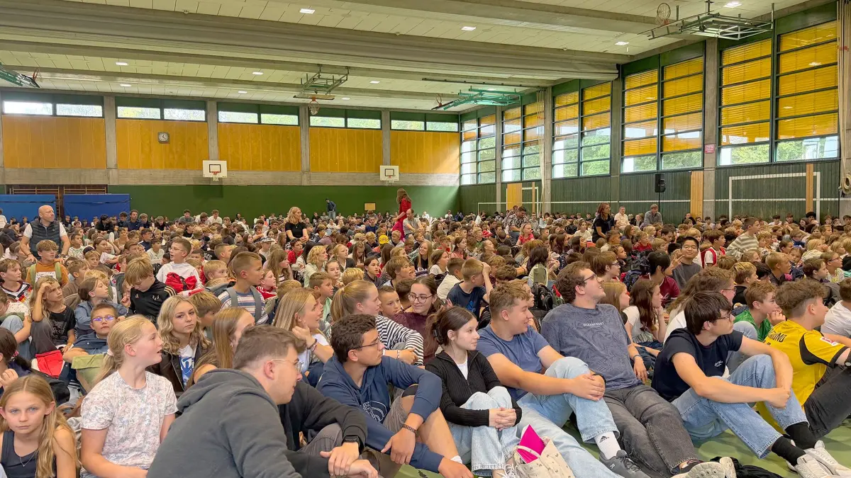 Das gesamte LG startet mit einer Vollversammlung ins neue Schuljahr