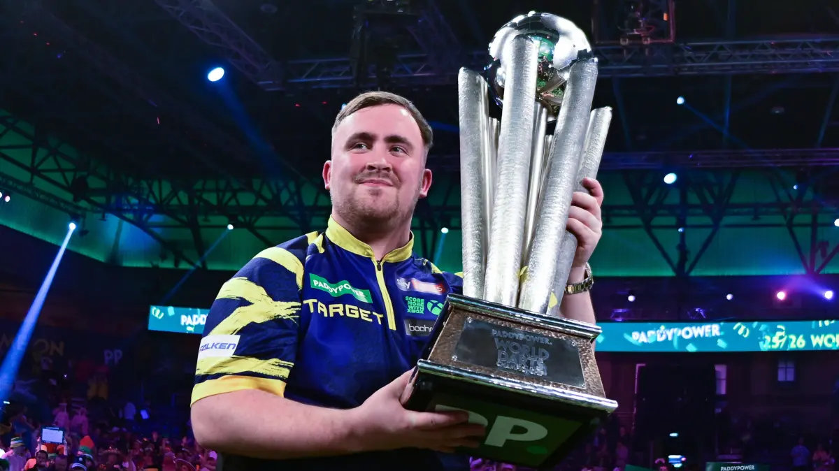 03/01/2026. 2025/26 World Darts Championship: 03/01/2026. 2025/26 World Darts Championship Luke Littler holds his trophy during the 2025/26 Paddy Power World Darts Championships final at Alexandra Palace, London, United Kingdom on 3 January 2026. Editorial use only , Copyright: xDennisxGoodwinx PSI-23388-0087