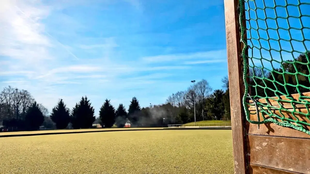 Der Lahrer Hockeyplatz hat seine besten Zeiten längst hinter sich. Ob ein neuer gebaut wird, ist aktuell unklar.