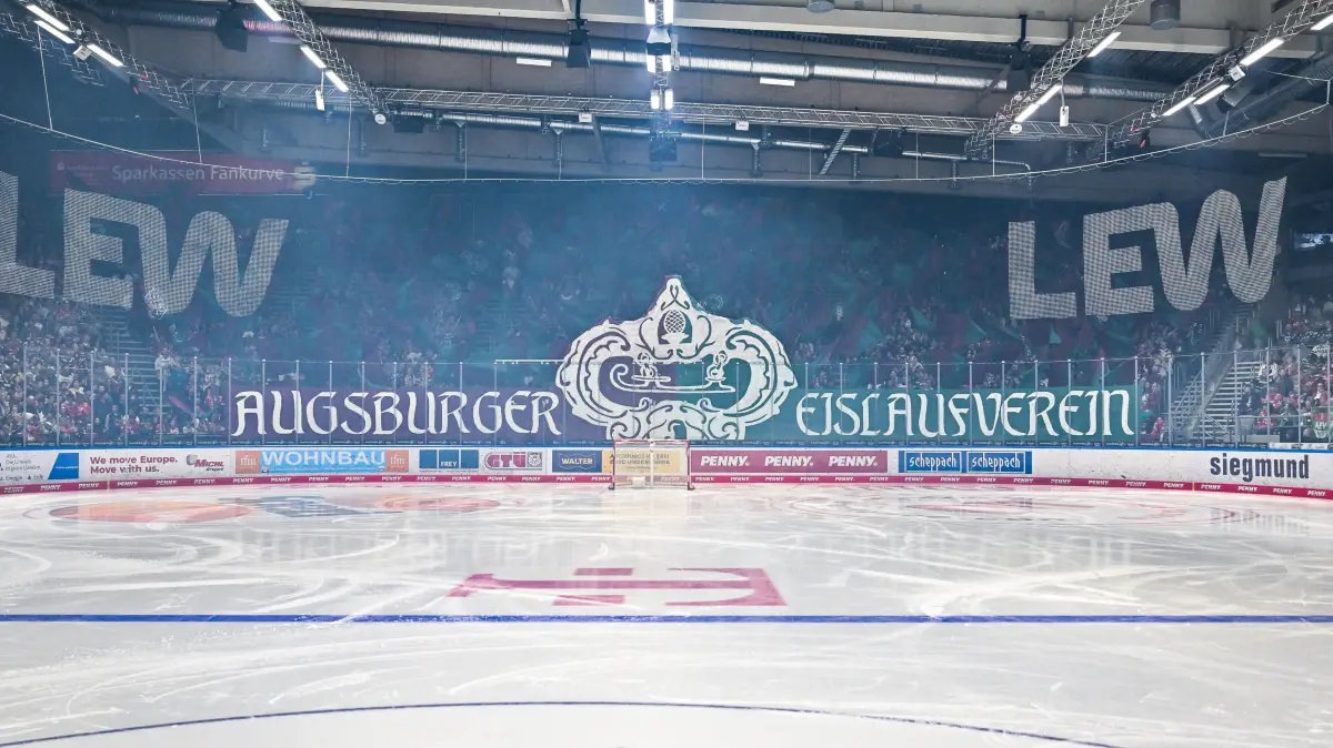 Penny DEL Augsburger Panther - Schwenninger Wild Wings, 20.09.2026 AUGSBURG, GERMANY 20. SEPTEMBER: im Bild die Choreo der Panther Fans zu Spielbeginn vor dem Match der Penny DEL zwischen den Augsburger Panthern und den Schwenninger Wild Wings am 2. Spieltag im Curt Frenzel Stadion *** Penny DEL: Augsburger Panther vs. Schwenninger Wild Wings, September 20, 2026, AUGSBURG, GERMANY, September 20. Pictured here is the choreographed display by the Panther fans at the start of the Penny DEL game between the Augsburger Panther and the Schwenninger Wild Wings on Matchday 2 at Curt Frenzel Stadium. Copyright: xBEAUTIFULxSPORTS/Goldbergx