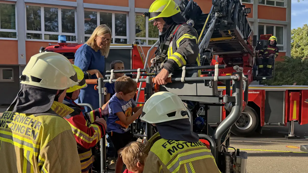 Die Feuerwehr Mötzingen hält ihre Hauptübung ab.