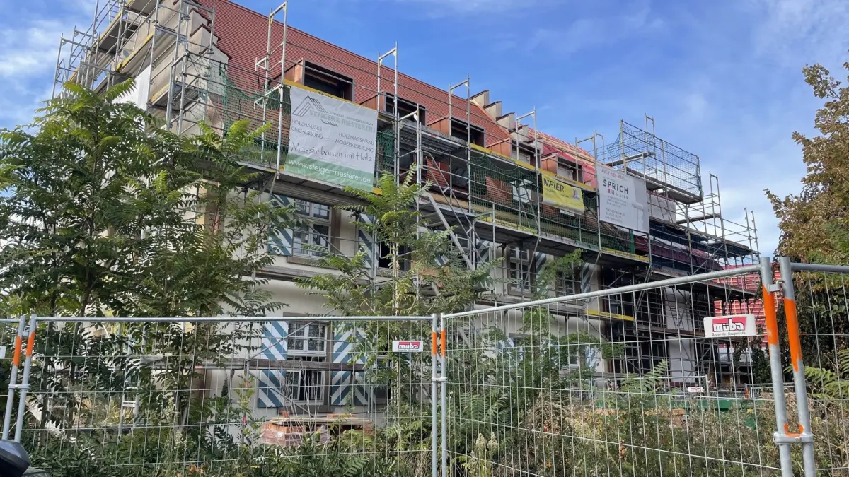 Beim "Tag der offenen Baustelle" wird über das Bauprojekt, die Planung und die bisherigen Baufortschritte informiert.