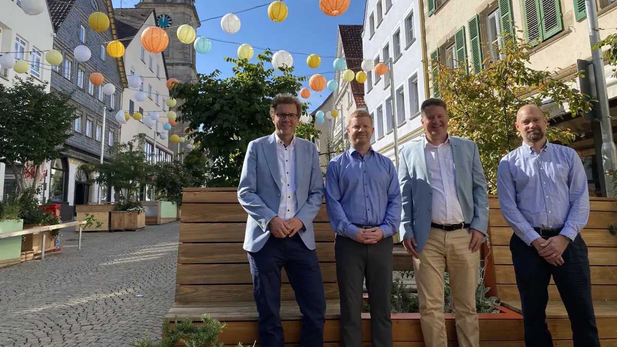 Sie zogen eine positive Bilanz des Marktplatz-Sommers und setzen auf eine Fortführung: Bürgermeister Philipp Hahn (Zweiter von rechts) und seine Fachbereichsleiter (von links) Michael Werner, Marc Meßmer und Patrick Loll.