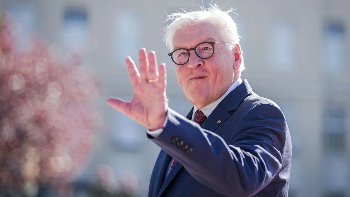Bundespräsident Steinmeier empfängt Kasachstans Staatspräsidenten: 29.09.2026, Berlin: Bundespräsident Frank-Walter Steinmeier kommt zum Empfang des Staatspräsidenten Kasachstans ins Verteidigungsministerium. Foto: Kay Nietfeld/dpa +++ dpa-Bildfunk +++