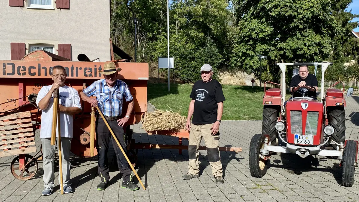 Die "Bulldogfreunde Wälmlige" bereiten des Bulldogtreffen am 3. Oktiber vor und erwarten wieder tausende Besucher: Zu den Organisatoren gehören (von links): Dietmar Schmiedlin, Horst Axmann, der zweite Vorsitzende Karl Schailin und der erste Vorsitzende Andreas Weiß.