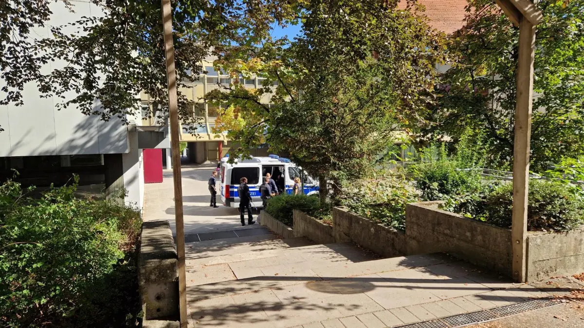 Mehrere Polizisten waren am Mittwoch in der Oberndorfer Oberstadt im Einsatz.